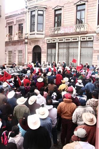 Los manifestantes causaron embotellamientos en las calles de Zacatecas.