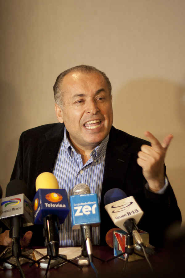 El procurador Arturo Nahle García informó sobre un enfrentamiento entre dos grupos armados en Fresnillo. El procurador Arturo Nahle García informó sobre un enfrentamiento entre dos grupos armados en Fresnillo.