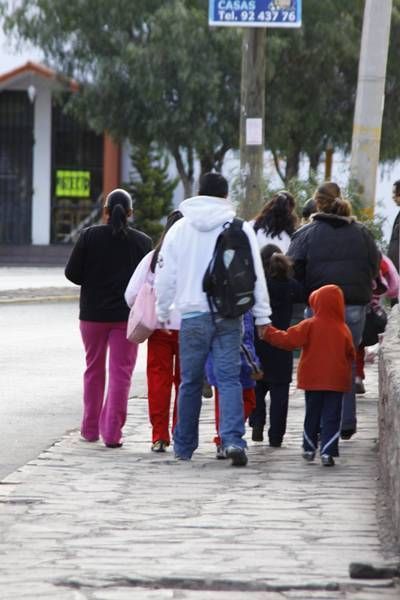 Los pocos padres que llevaron a sus hijos a la escuela fueron por ellos temprano