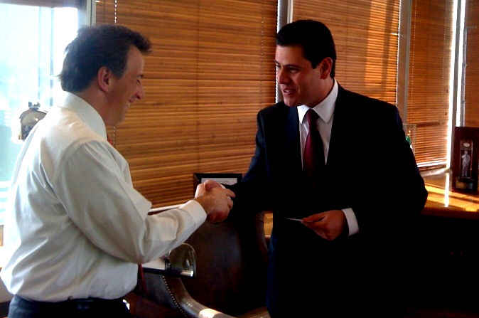El secretario de Energía, José Antonio Meade Kuribreña, se comprometió con el gobernador Miguel Alonso a apoyar el proyecto de gas natural en Zacatecas. El secretario de Energía, José Antonio Meade Kuribreña, se comprometió con el gobernador Miguel Alonso a apoyar el proyecto de gas natural en Zacatecas.
