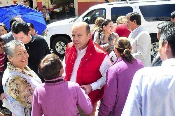 El alcalde estuvo con los locatarios El alcalde estuvo con los locatarios