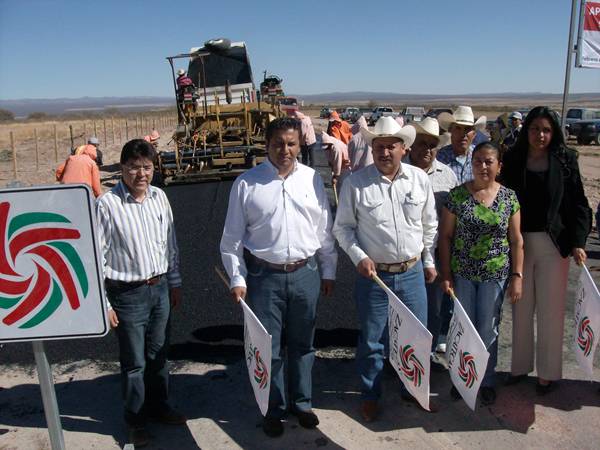 El alcalde y el representante de la JEC dieron el banderazo de salilda