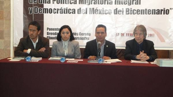 Se presentó el Libro-Memorias "Foro Nacional para la Construcción de una Política Migratoria Integral y Democrática del México del Bicentenario". Se presentó el Libro-Memorias "Foro Nacional para la Construcción de una Política Migratoria Integral y Democrática del México del Bicentenario".