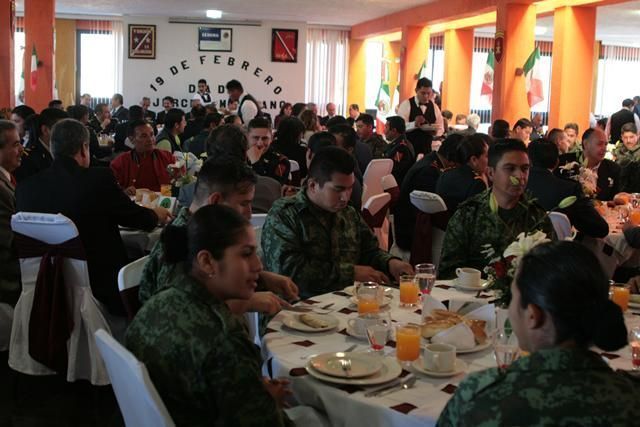 Los militares convivieron en una comida
