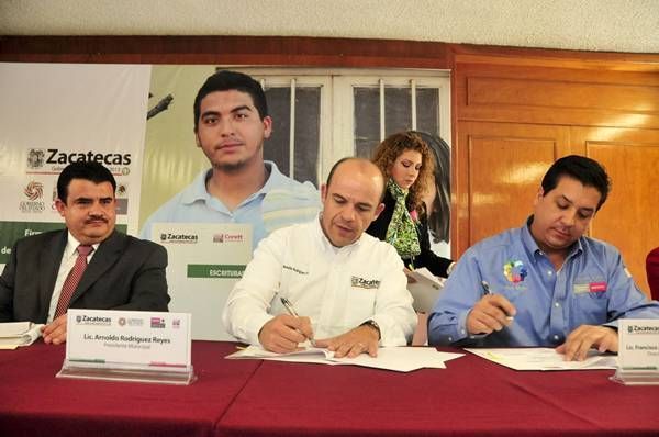 Se firmó un convenio de colaboración entre la Comisión para la Regularización para la Tenencia de la Tierra (Corett) y la Presidencia Municipal de Zacatecas. Se firmó un convenio de colaboración entre la Comisión para la Regularización para la Tenencia de la Tierra (Corett) y la Presidencia Municipal de Zacatecas.