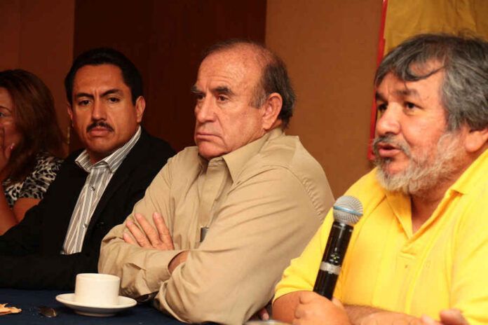 Ángel Cedillo informó que se tienen cuatro módulos de afiliación en la entidad, en cada uno de los cuales se registran entre 100 y 150 personas diariamente, y se integrará uno más en breve. Ángel Cedillo informó que se tienen cuatro módulos de afiliación en la entidad, en cada uno de los cuales se registran entre 100 y 150 personas diariamente, y se integrará uno más en breve.