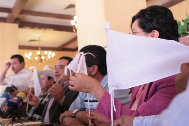 Como parte del Acuerdo Social por la Paz, invitan a colocar banderas blancas en casas y vehículos.