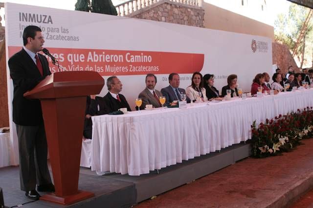 En el evento de conmemoración del Día Internacional de la Mujer, se entregaron reconocimientos a mujeres que a lo largo de su vida han sido ejemplo, “Mujeres que abrieron camino” y “Mujeres historias de vida”.
