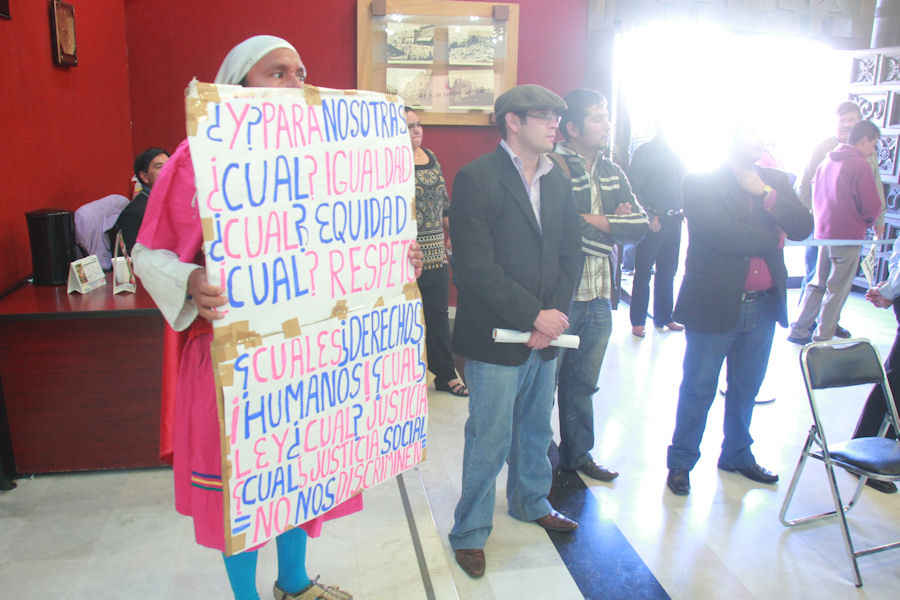 Un manifestante llamó la atención