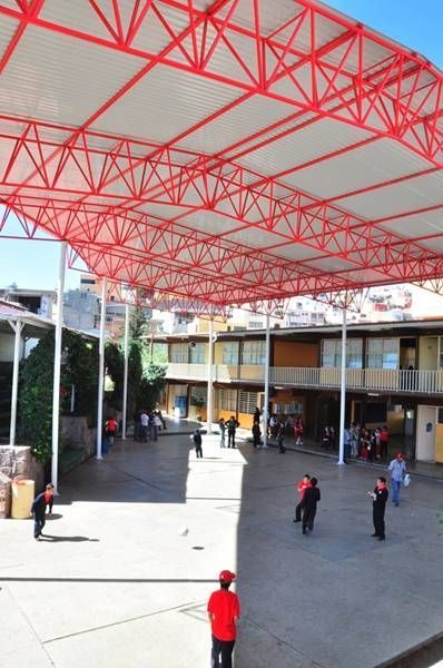 Se construyó un domo en el patio central de la escuela primaria “María Soledad Fernández Bañuelos” ubicada en la colonia Lomas de la Soledad.