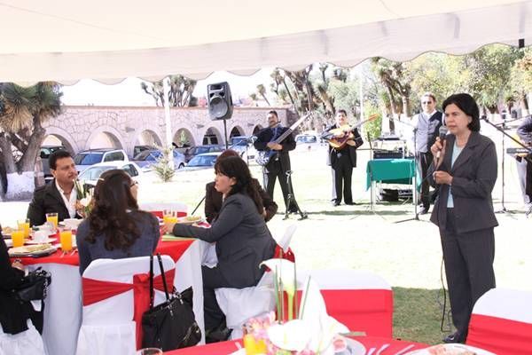 La presidenta honorífica del Sistema Estatal para el Desarrollo Integral de la Familia (SEDIF), Lucía Alonso Reyes. La presidenta honorífica del Sistema Estatal para el Desarrollo Integral de la Familia (SEDIF), Lucía Alonso Reyes.