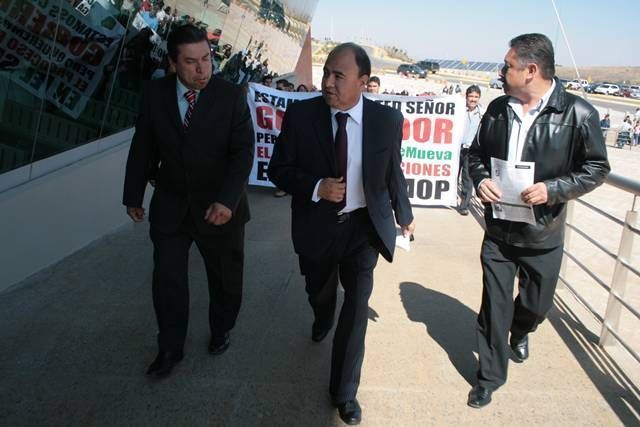 Desde que llegó el líder sindical no pararon los gritos