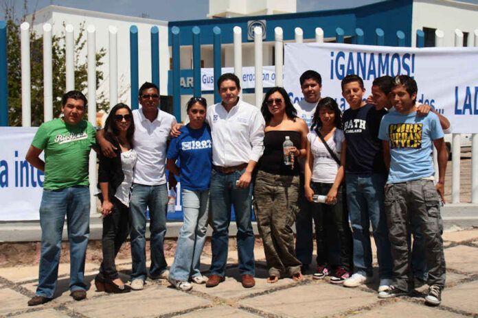 Se encuentra tomado el Comité Directivo Estatal del Partido Acción Nacional (PAN) por jóvenes militantes panistas. Se encuentra tomado el Comité Directivo Estatal del Partido Acción Nacional (PAN) por jóvenes militantes panistas.