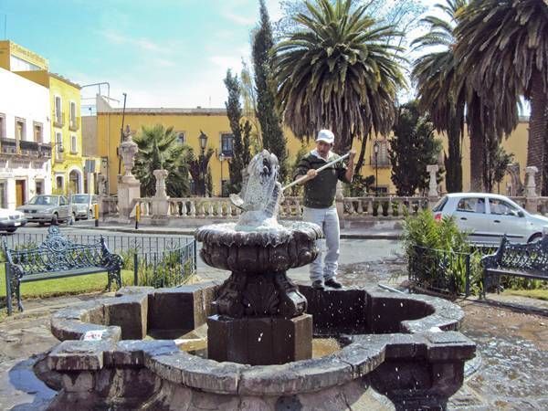 El Ayuntamiento da mantenimiento a las 29 fuentes que hay en el municipio de Zacatecas. El Ayuntamiento da mantenimiento a las 29 fuentes que hay en el municipio de Zacatecas.