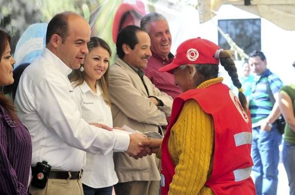 El alcalde entregó algunos reconocimientos El alcalde entregó algunos reconocimientos