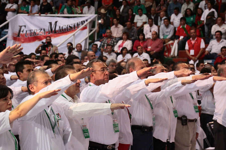 Un número importante de los altos mandos del gabinete del Ejecutivo se convirtió en los nuevos militantes del “partido renovado” y miembros del Consejo Político Estatal del PRI.