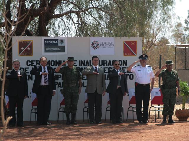 El gobernador estuvo en la inauguración del centro