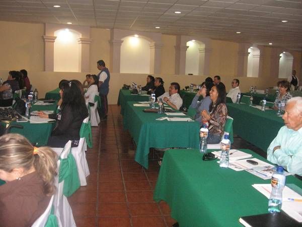 Los comisionados municipales realizan una reunión
