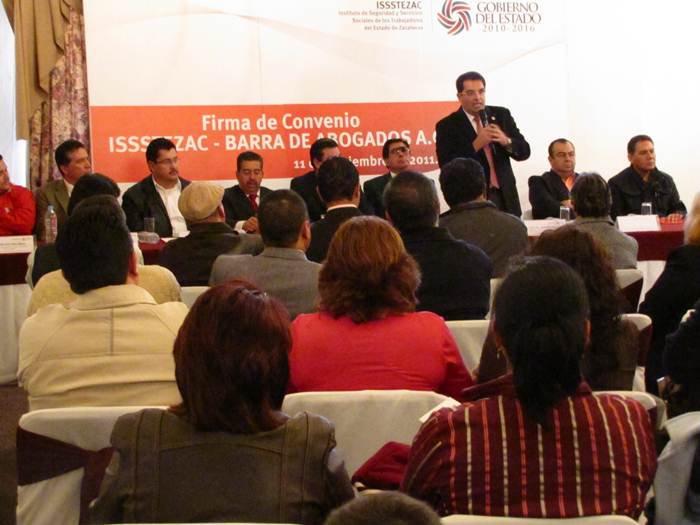 firma-convenio-issstezac-abogados-3