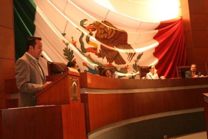 Benjamín Medrano mencionó irregularidades en entrega de uniformes escolares. Benjamín Medrano mencionó irregularidades en entrega de uniformes escolares.