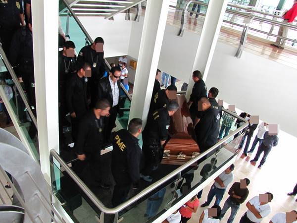 homenaje-postumo-apolicia-1