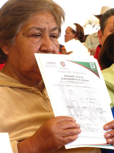 entrega-de-escrituras-paquetes-mejoramiento-3