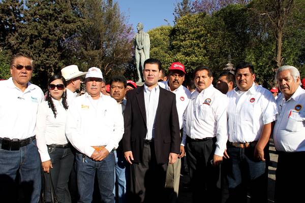gobernador-desfile-dia-trabajo3
