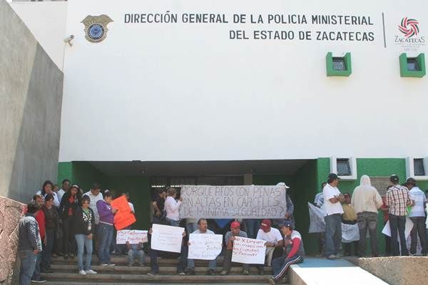manifestacion-familiares-custodios-calera-4