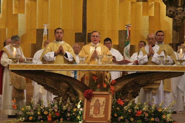 se-despide-obispo-carlos-cabrero-7