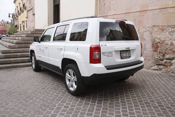 camioneta-mal-estacionada-2