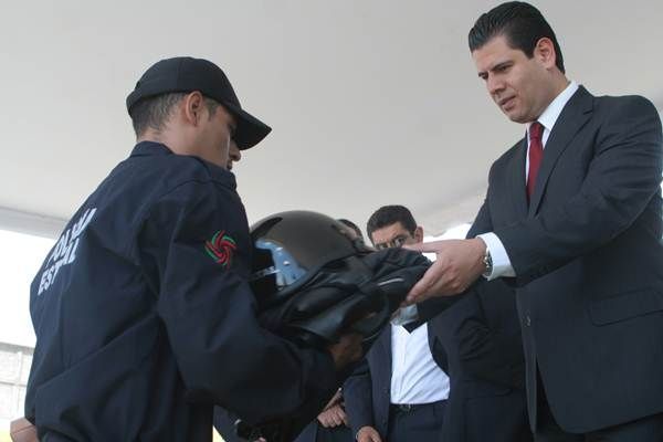 entrega-equipo-policia-estatal-3