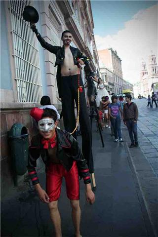 Exhibición por las calles del Centro Histórico.