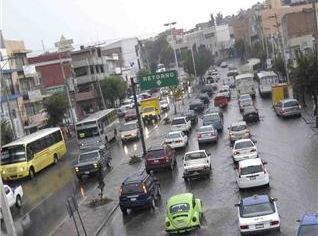 El bulevar se encharcó. El bulevar se encharcó.
