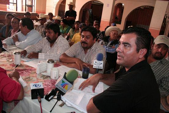 A la derecha, José Luis Figueroa Rangel. A la derecha, José Luis Figueroa Rangel.