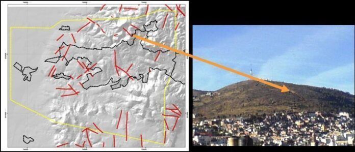Esta fractura está cerca de un área urbana y con el tiempo puede seguir creciendo, se ubica en el Cerro del Grillo. Esta fractura está cerca de un área urbana y con el tiempo puede seguir creciendo, se ubica en el Cerro del Grillo.