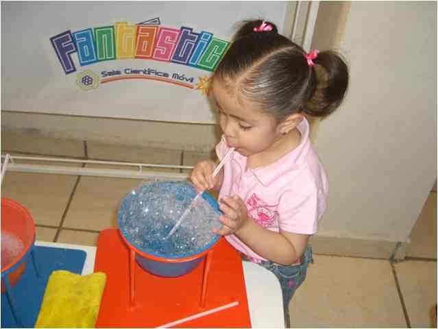 Los niños aprenden de ciencia. Los niños aprenden de ciencia.