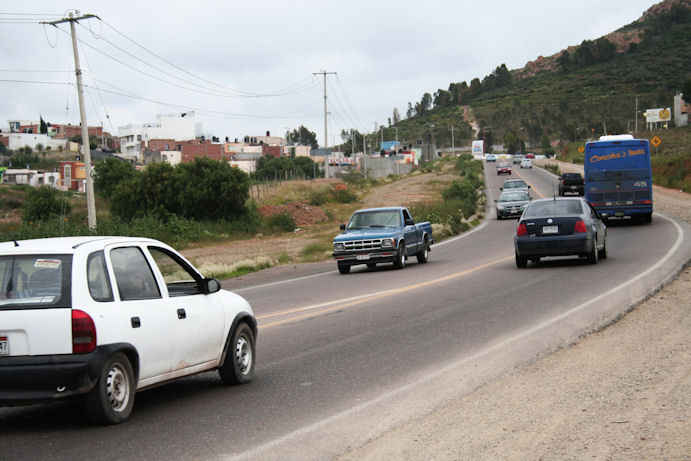 La vialidad será de cuatro carriles. La vialidad será de cuatro carriles.