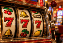 ¿Por qué las tragamonedas utilizan frutas, sietes y campanas? La curiosa historia de los símbolos del casino