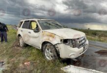 Volcadura en Fresnillo deja 2 heridos