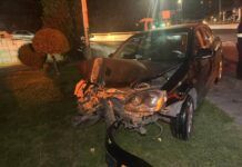 Chocan y abandonan auto frente a Máquina 3030