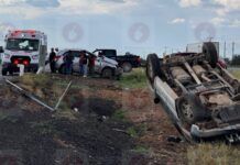 Chocan camionetas y una vuelca en entronque a San José de Lourdes