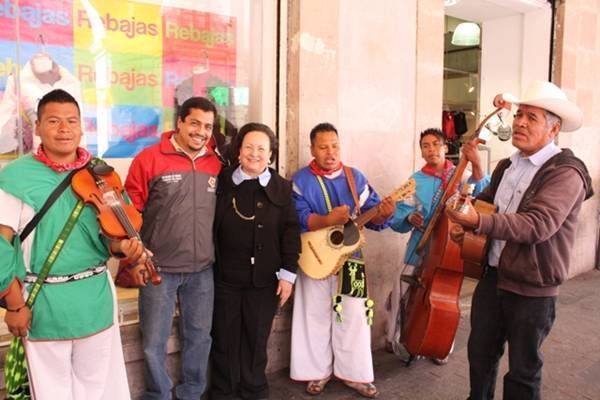 La titular del Ideaz convivió con los artesanos
