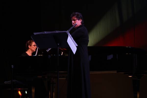 También estuvo la pianista Camelia Goilia