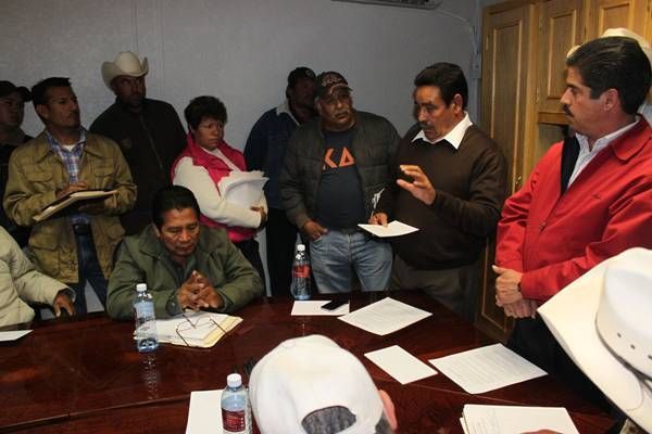 diputados-manifestantes2