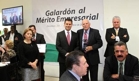 galardon-merito-empresarial-44