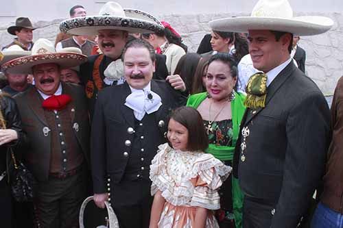 estatua-antonio-aguilar6