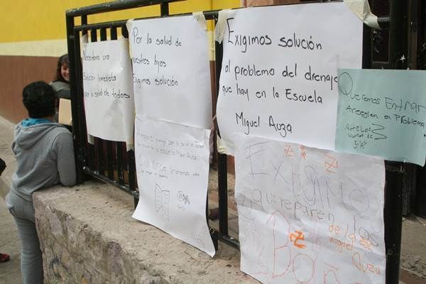 manifestacion-escuela-miguel-auza-2