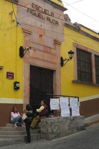 manifestacion-escuela-miguel-auza-3