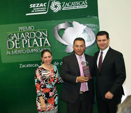 galardon-merito-empresarial-2