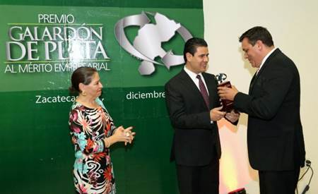 galardon-merito-empresarial-3 galardon-merito-empresarial-3